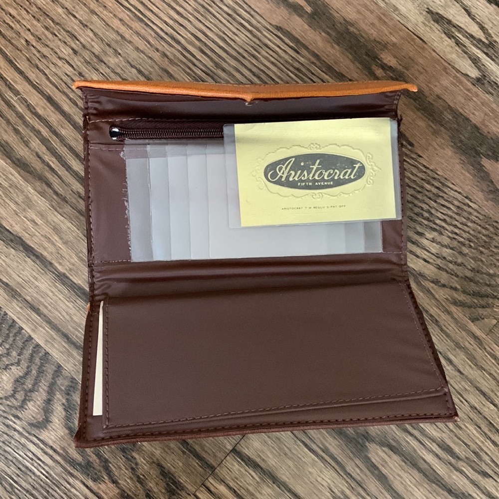 Vintage Aristocrat Leather Trifold Wallet - Picture 3 of 7